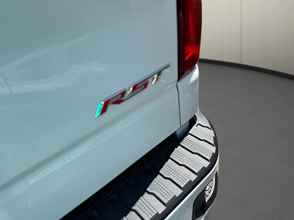 New 2026 Summit White Chevrolet RST image 31