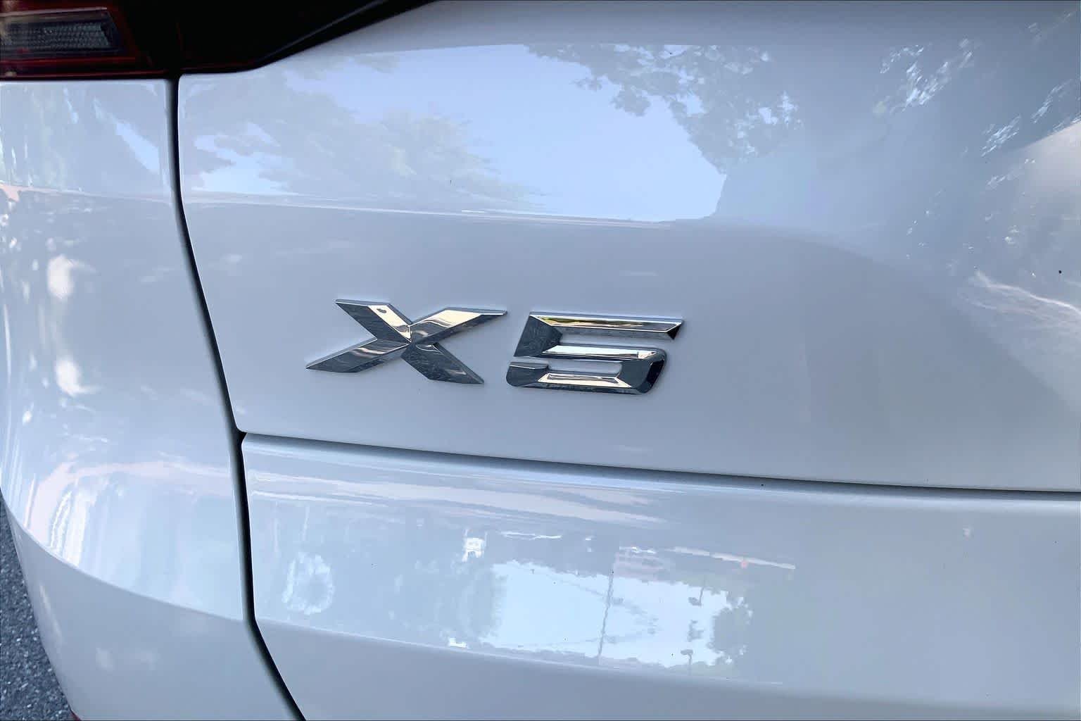 Used 2021 Alpine White BMW xDrive40i image 9