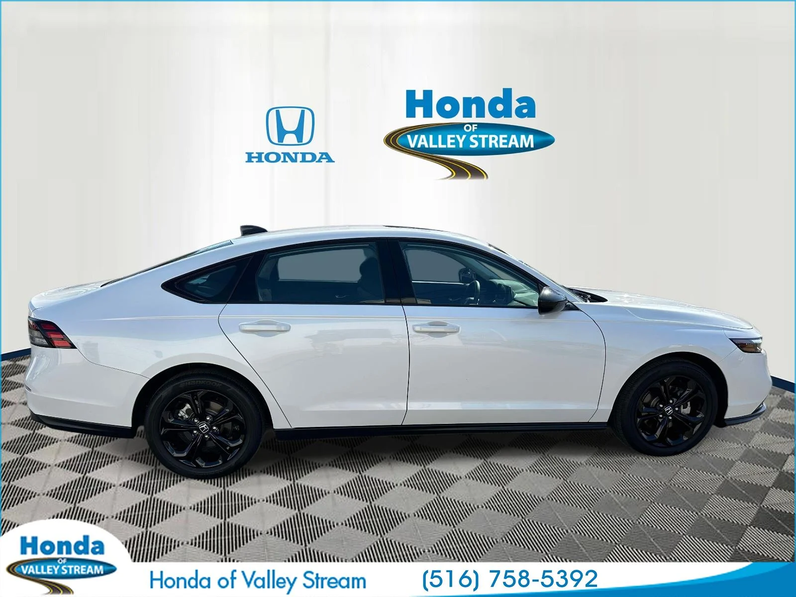 Certified Used 2025 Platinum White Pearl Honda SE image 4
