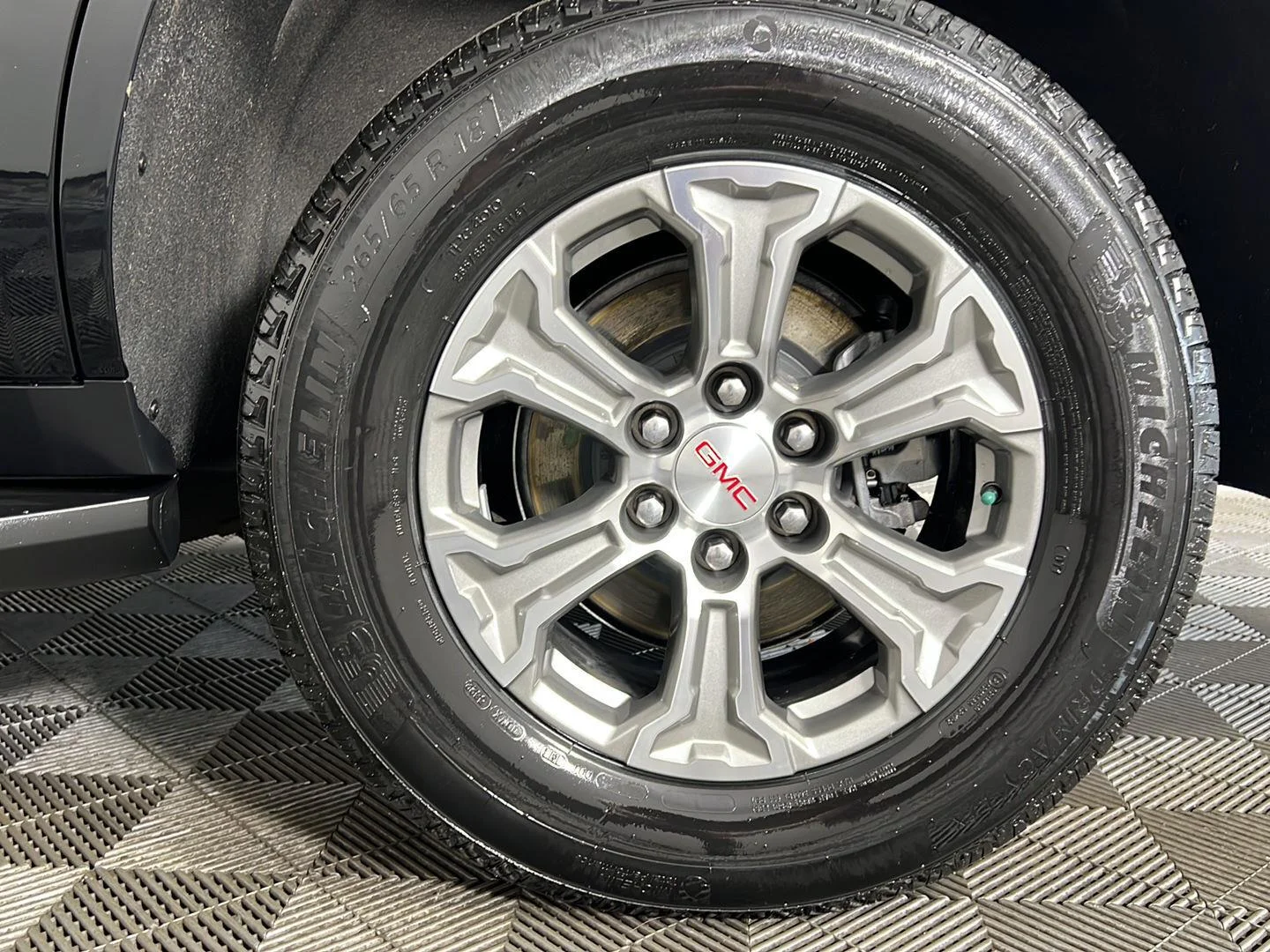 Used 2023 Onyx Black GMC SLE image 19