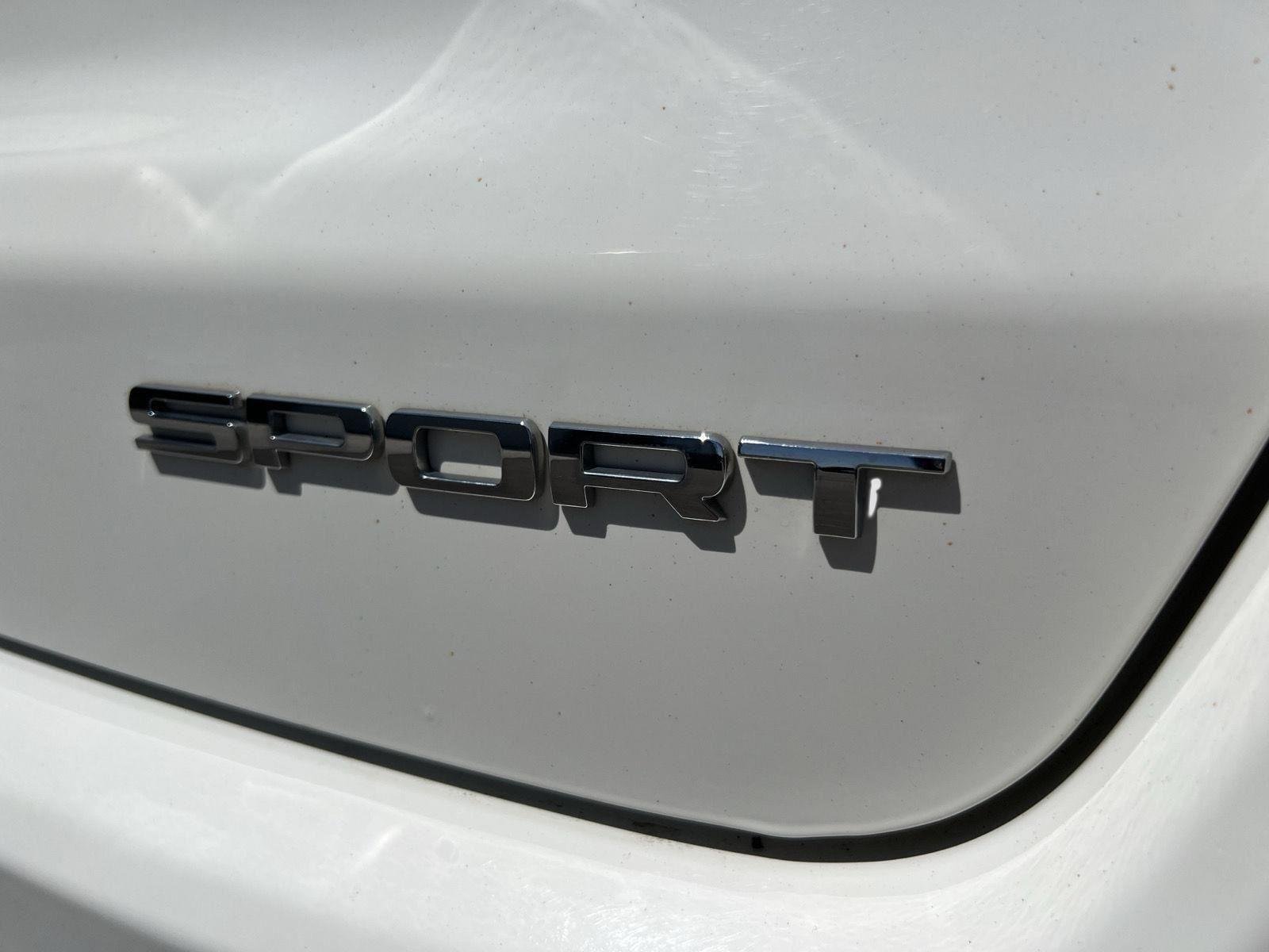 Used 2018 White Clearcoat Jeep Sport image 9
