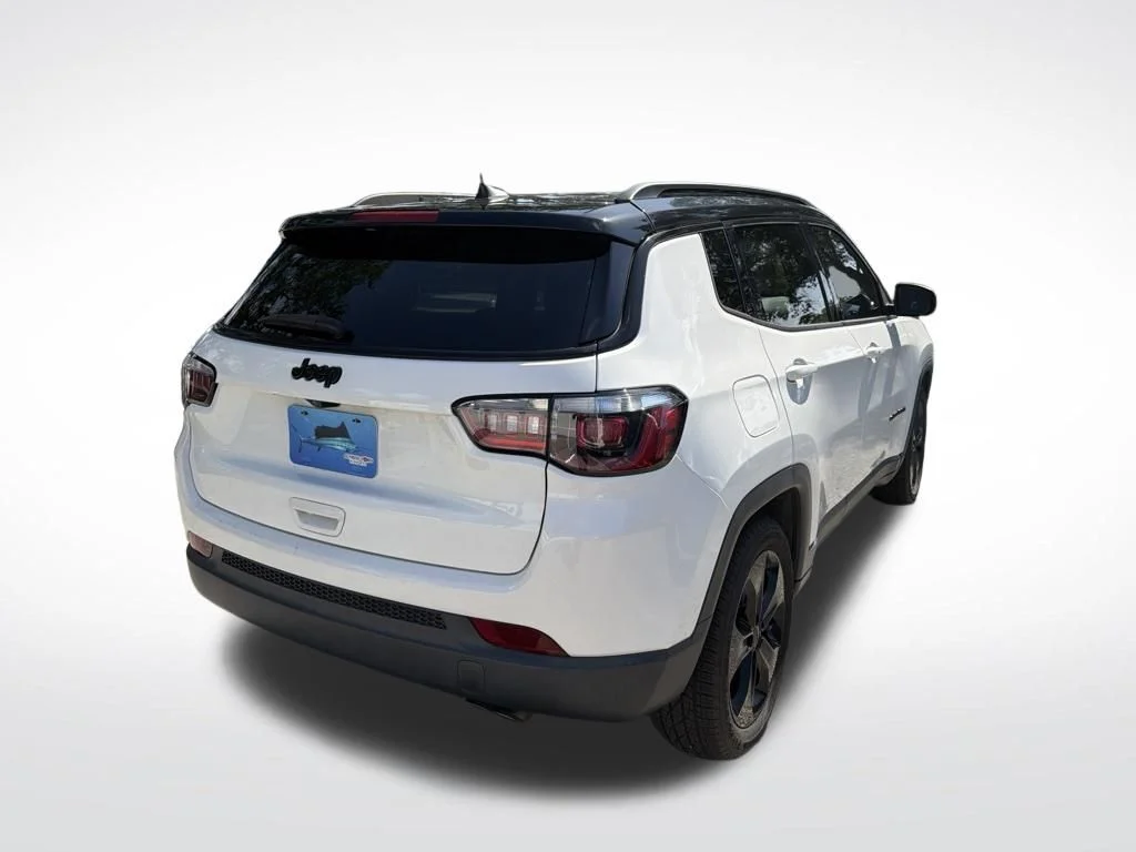 Used 2020 White Clearcoat Jeep Latitude image 5