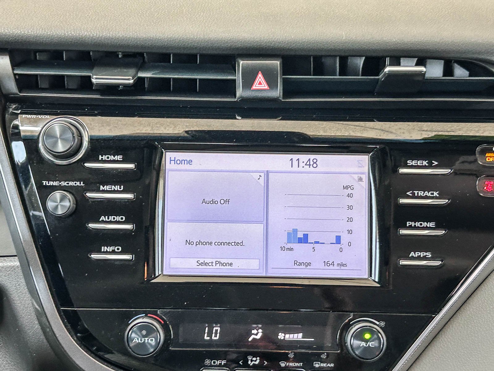 Used 2018 SUPER WHITE Toyota SE image 14