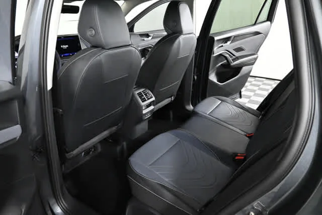 New 2026 Platinum Gray Metallic Volkswagen SE image 19