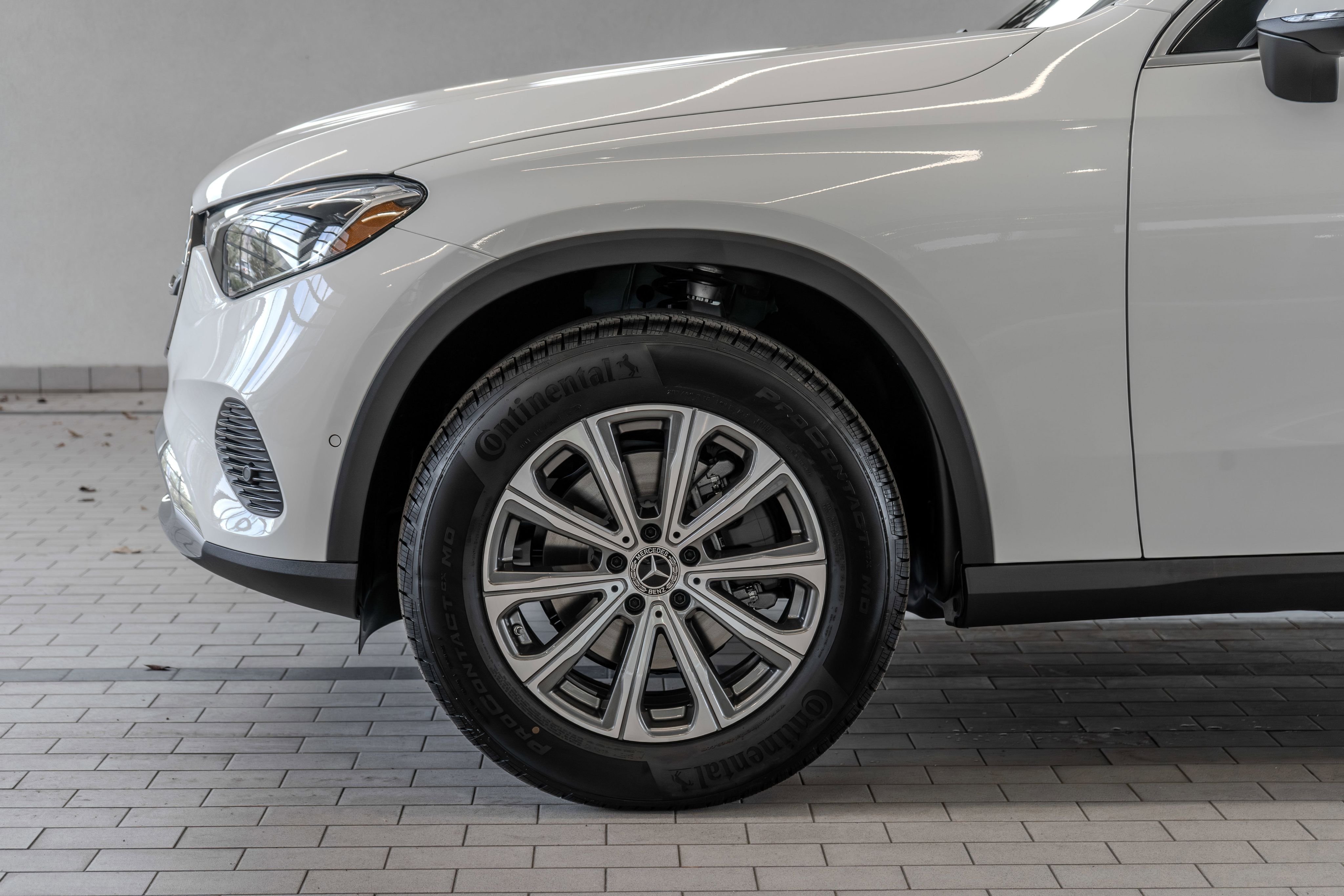New 2026 Polar White Mercedes-Benz GLC 300 image 4