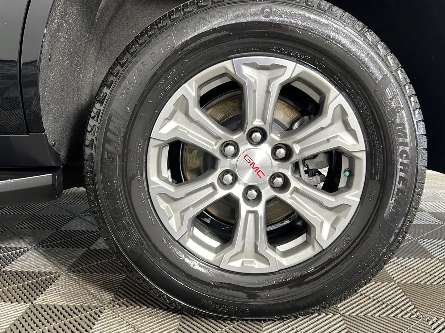 Used 2023 Onyx Black GMC SLE image 19