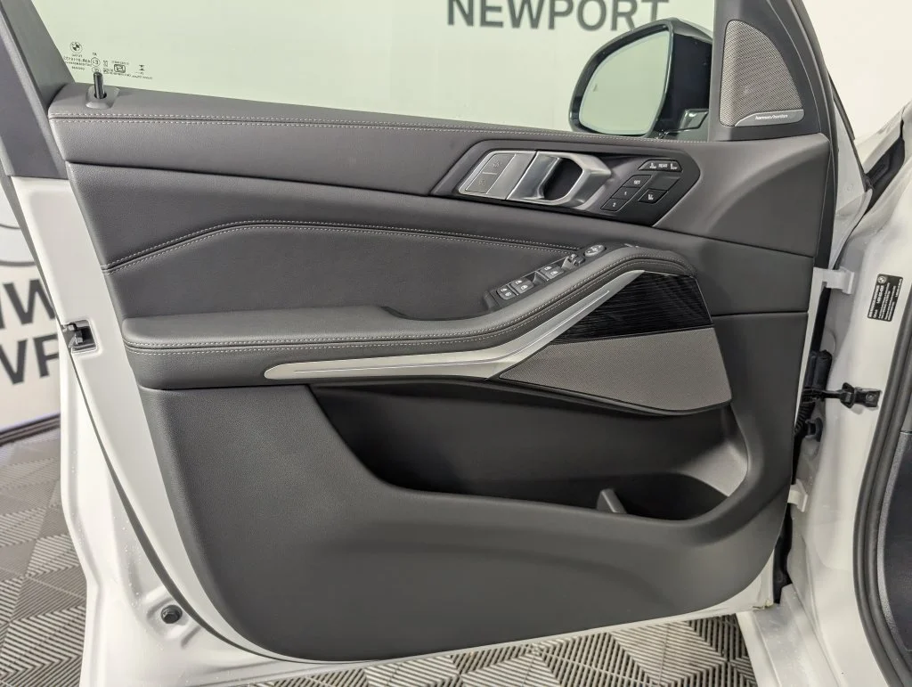 New 2027 White BMW xDrive40i image 17