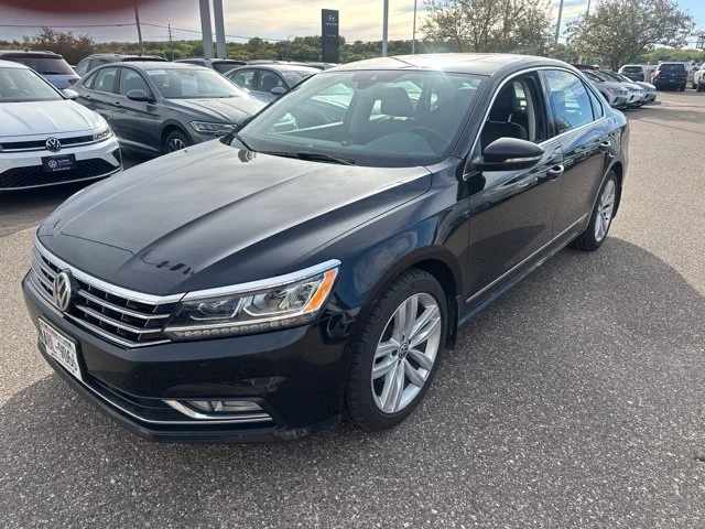 Used 2018 Black Volkswagen 2.0T SEL Premium image 7