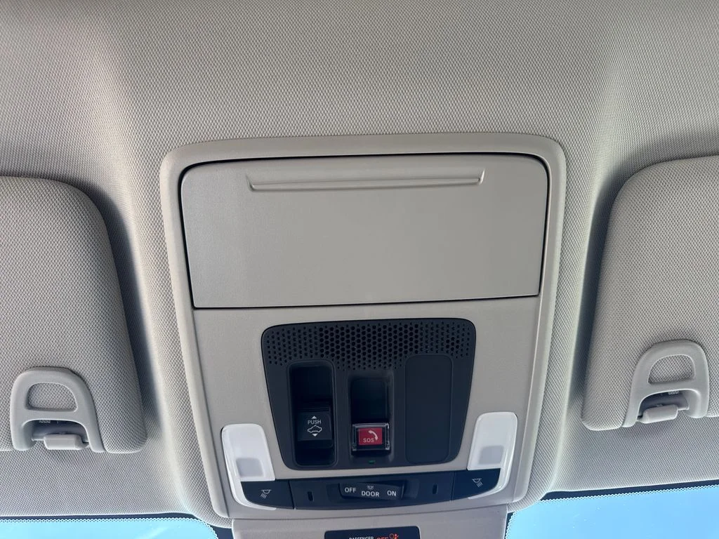 Used 2026 Solar Silver Metallic Honda SE image 33