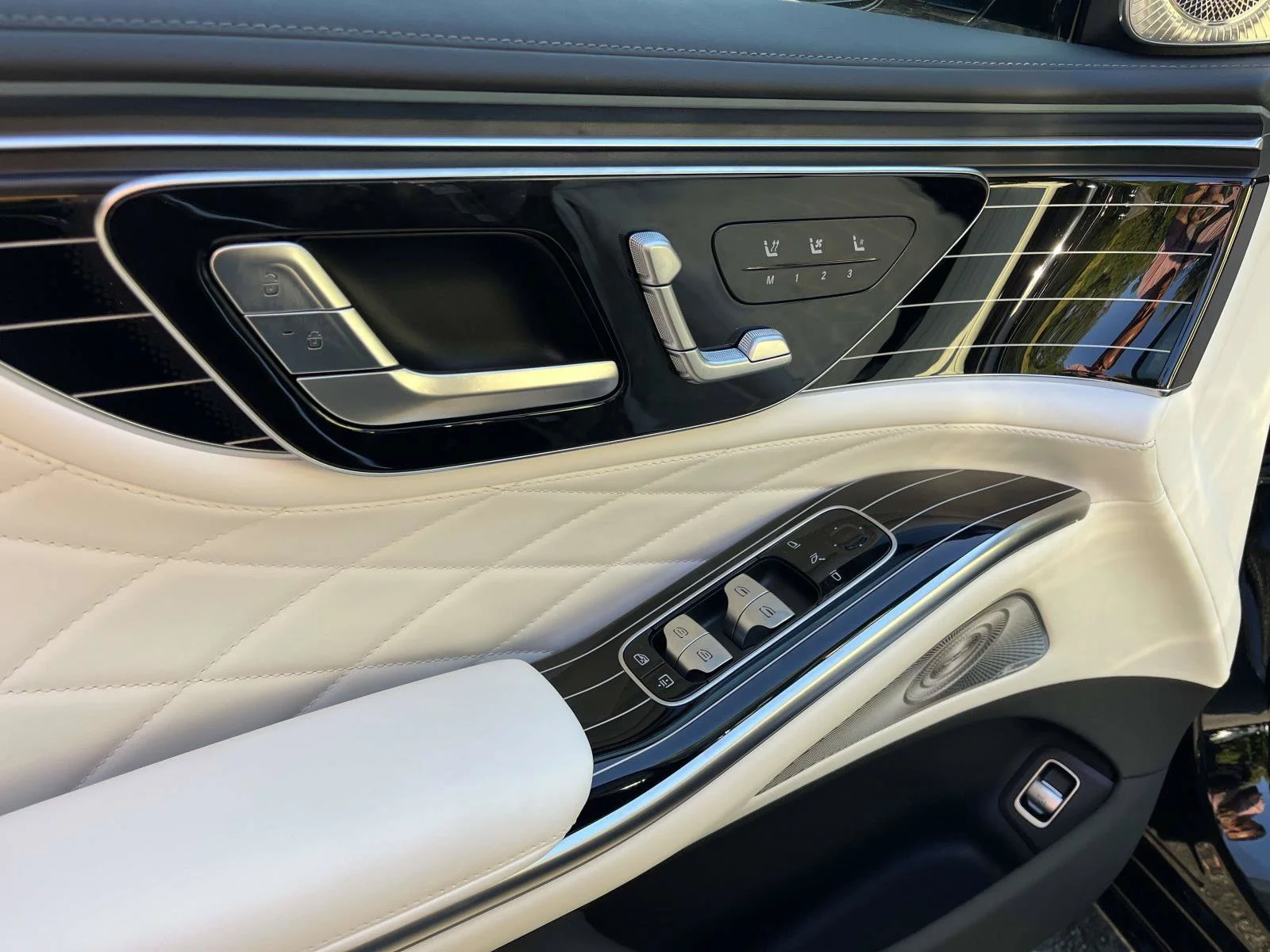 New 2027 Obsidian Black Metallic Mercedes-Benz S 580 4MATIC® Sedan image 18