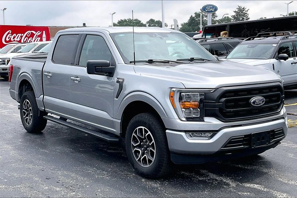 Used 2023 Silver Ford XLT image 17