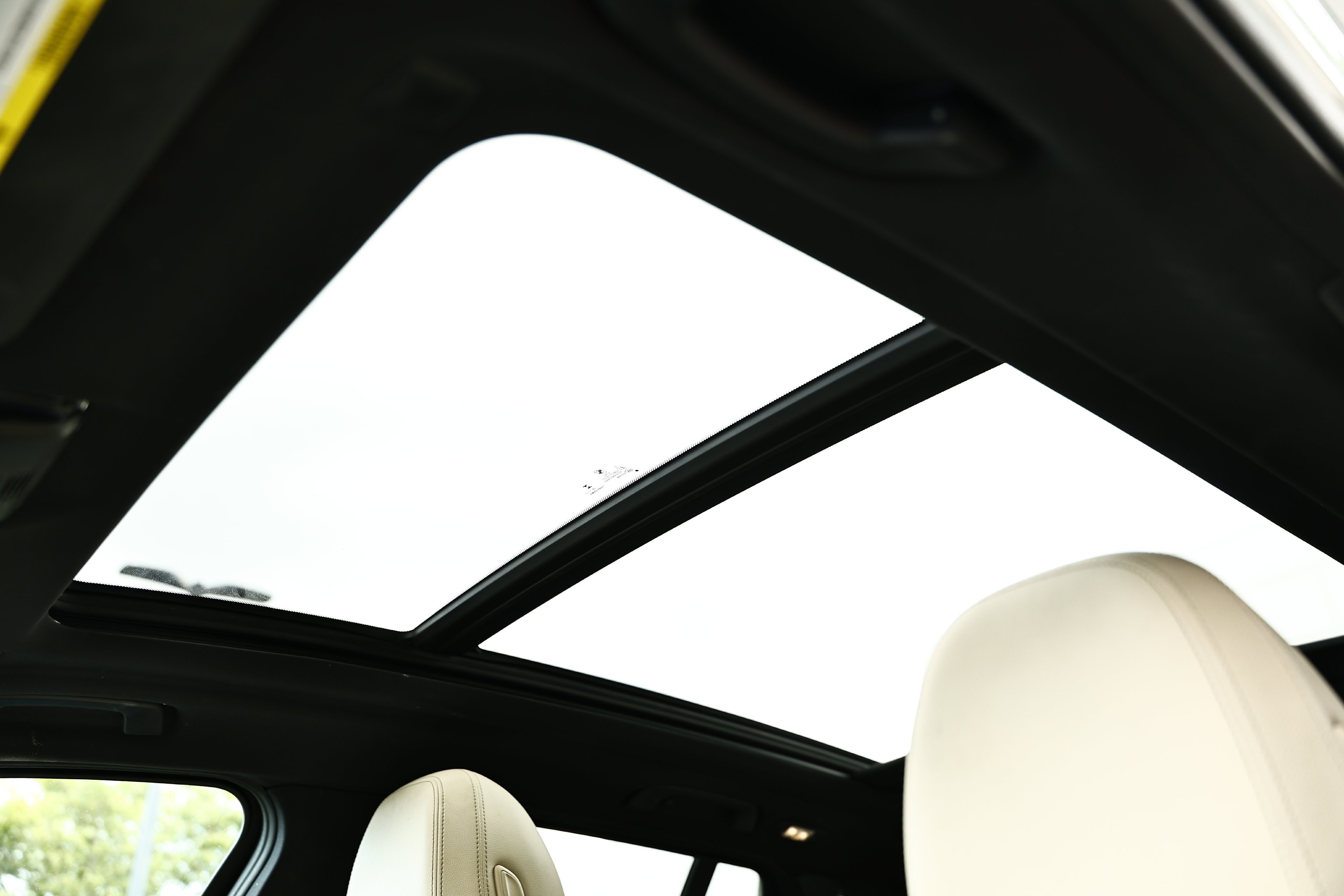 Used 2024 Alpine White BMW xDrive30i image 18