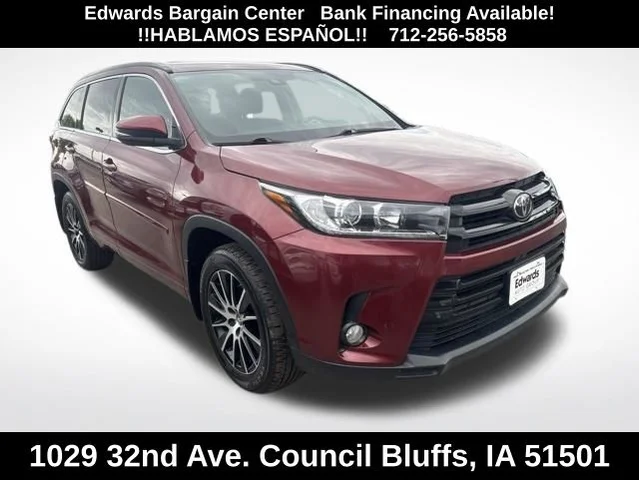 Pre-Owned 2017 Toyota Highlander SE With Navigation & AWD