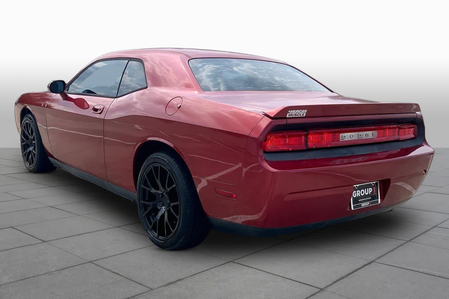 Used 2010 Inferno Red Crystal Pearl Dodge SE image 8