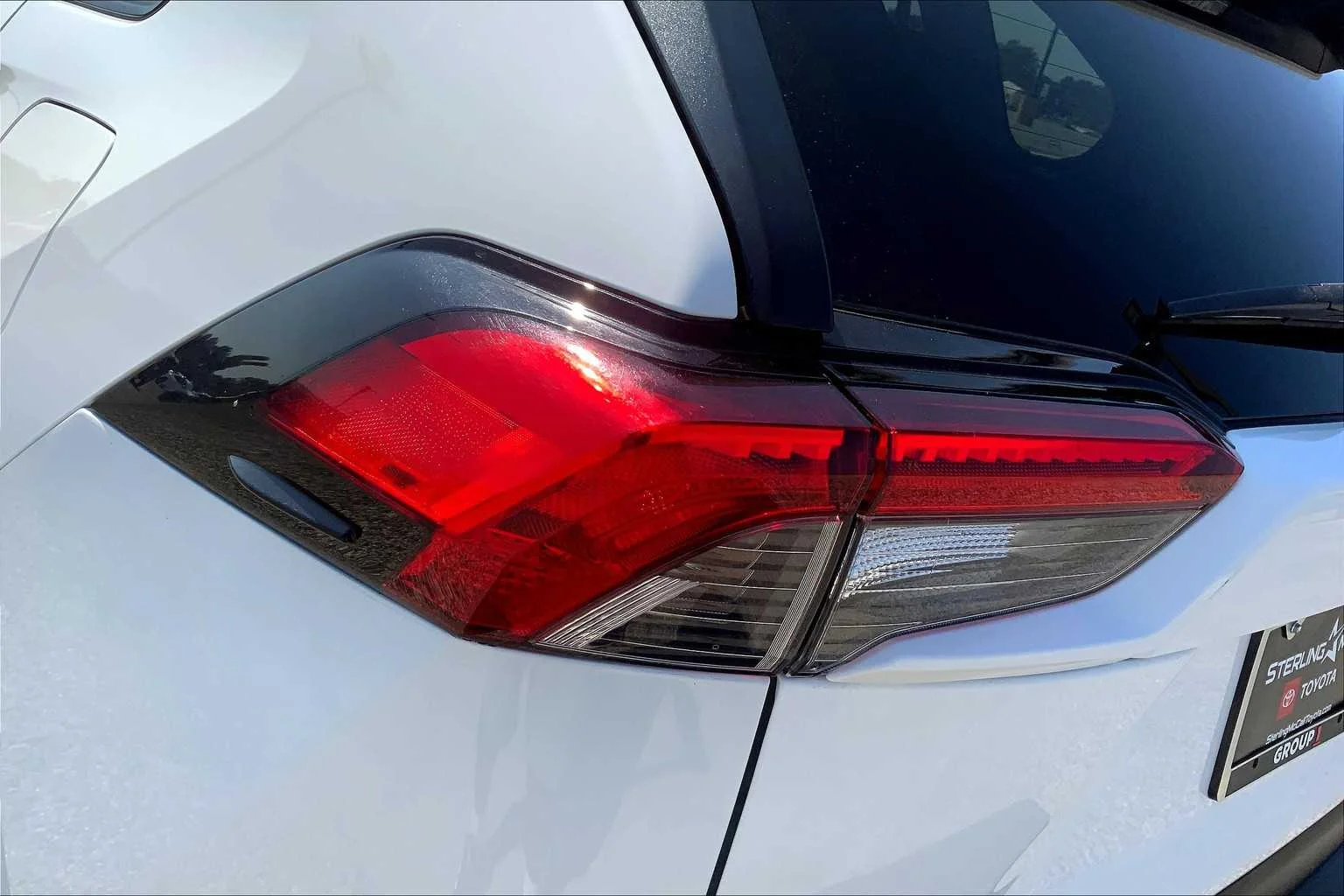 Used 2022 White Toyota XLE image 27