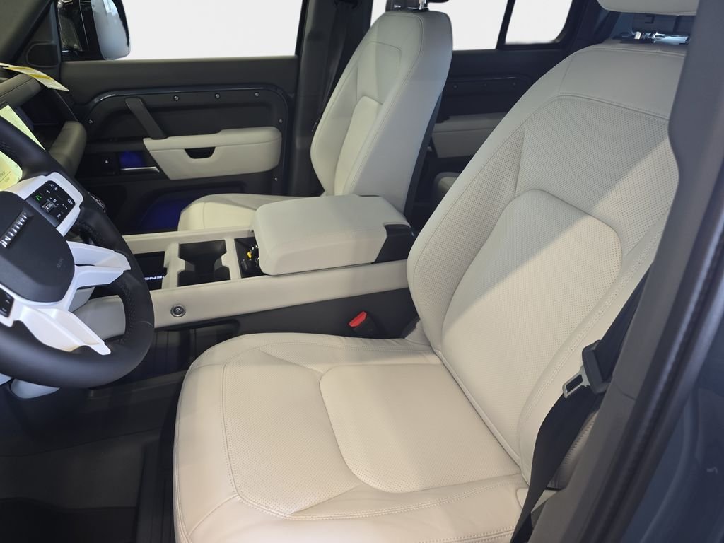 New 2026 Tasman Blue LAND ROVER X-Dynamic SE image 12