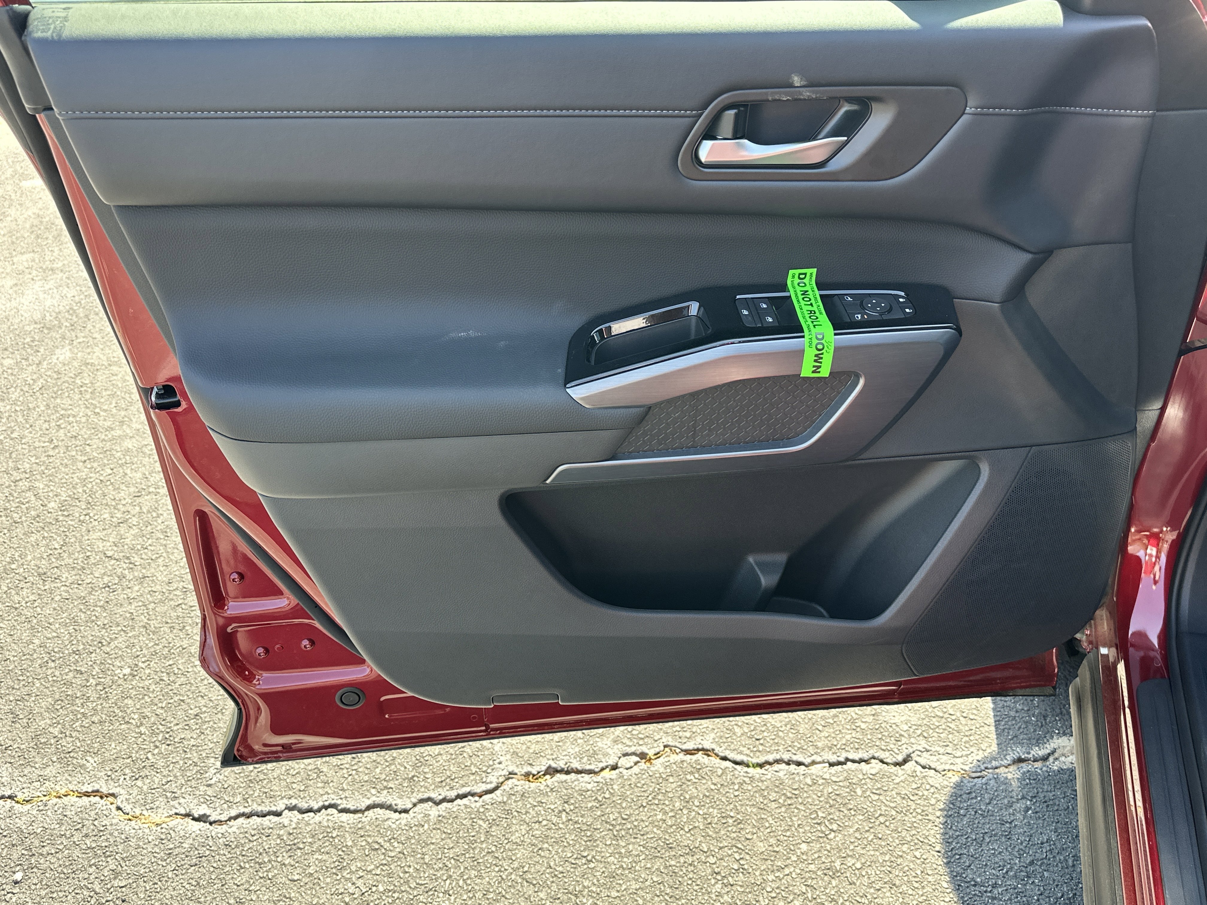 New 2026 Scarlet Ember Tintcoat Nissan SL image 11