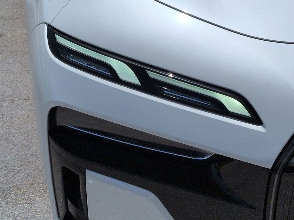 New 2026 White Metallic BMW 740i xDrive image 10