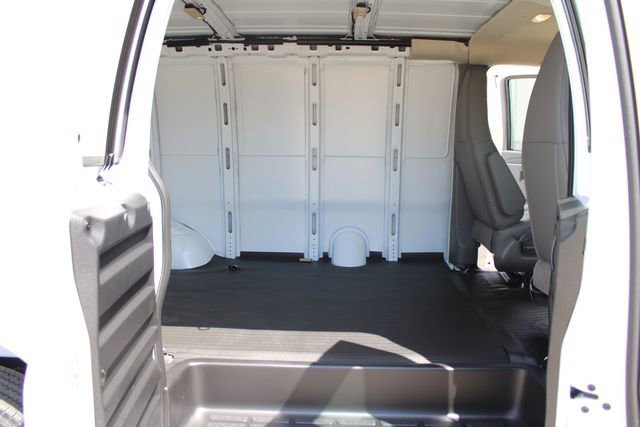 New 2026 Summit White GMC Work Van image 17