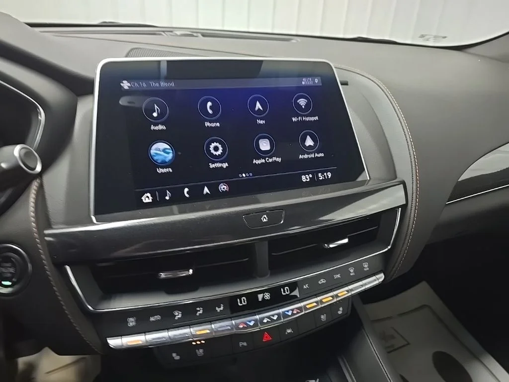 Used 2023 White Cadillac V-Series image 28