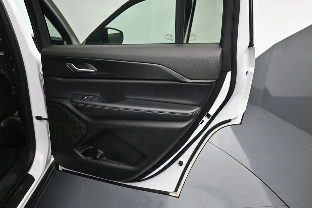 Used 2024 White Jeep Altitude image 12