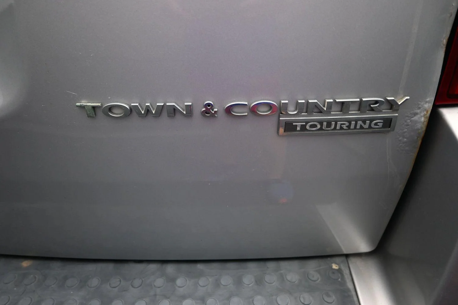 Used 2009 Bright Silver Metallic Chrysler Touring image 12