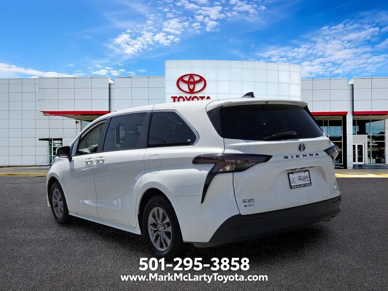 Used 2025 Ice TOYOTA LE FWD 8-PASSENGER image 3
