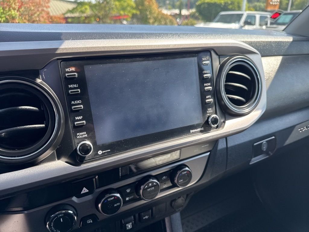 Used 2022 Blue Crush Metallic Toyota SR5 image 6