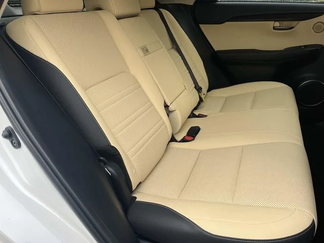 Used 2019 White Lexus 300h image 25