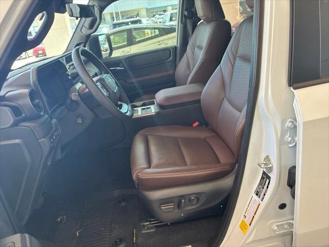 Certified Used 2025 WIND CHILL PEARL Toyota  image 6