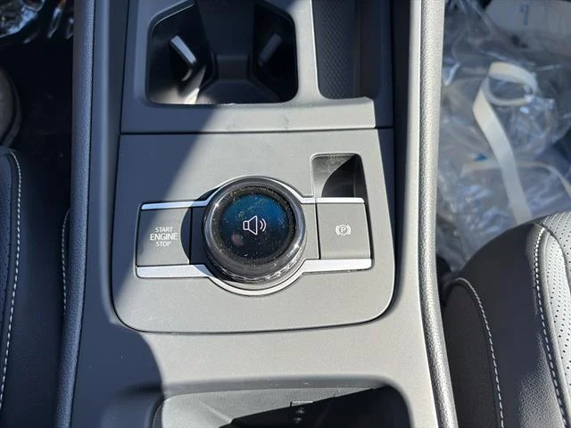 2025 Volkswagen Tiguan SE - Photo 22