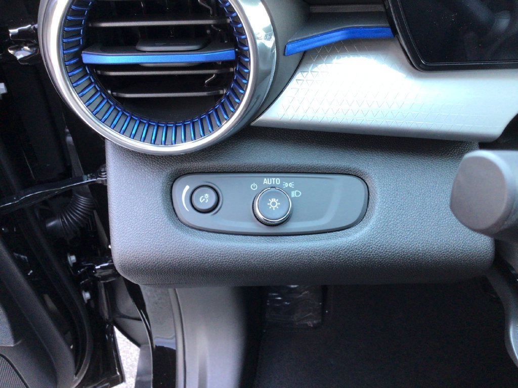 2026 Chevrolet Trax LT - Photo 25