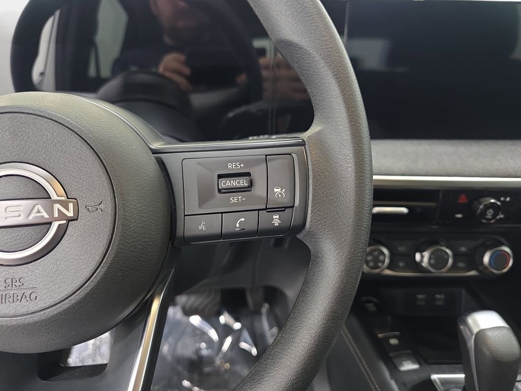 Used 2025 Aspen White Tricoat Nissan SV image 18