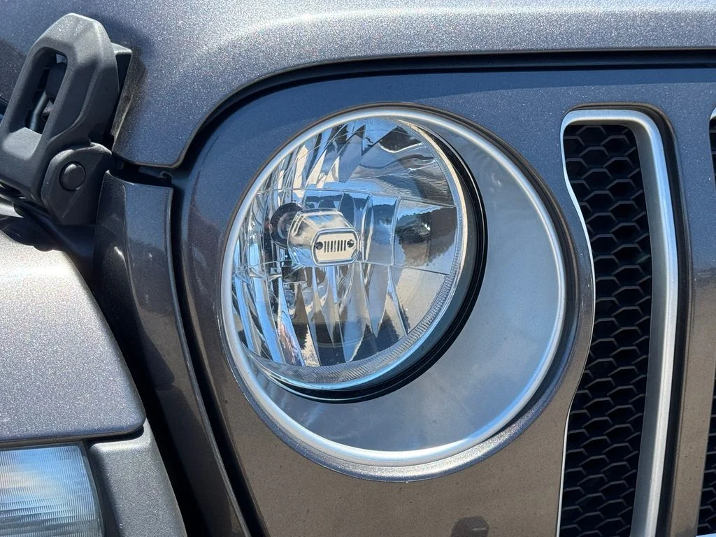 Used 2021 Gray Jeep Unlimited Sahara image 11