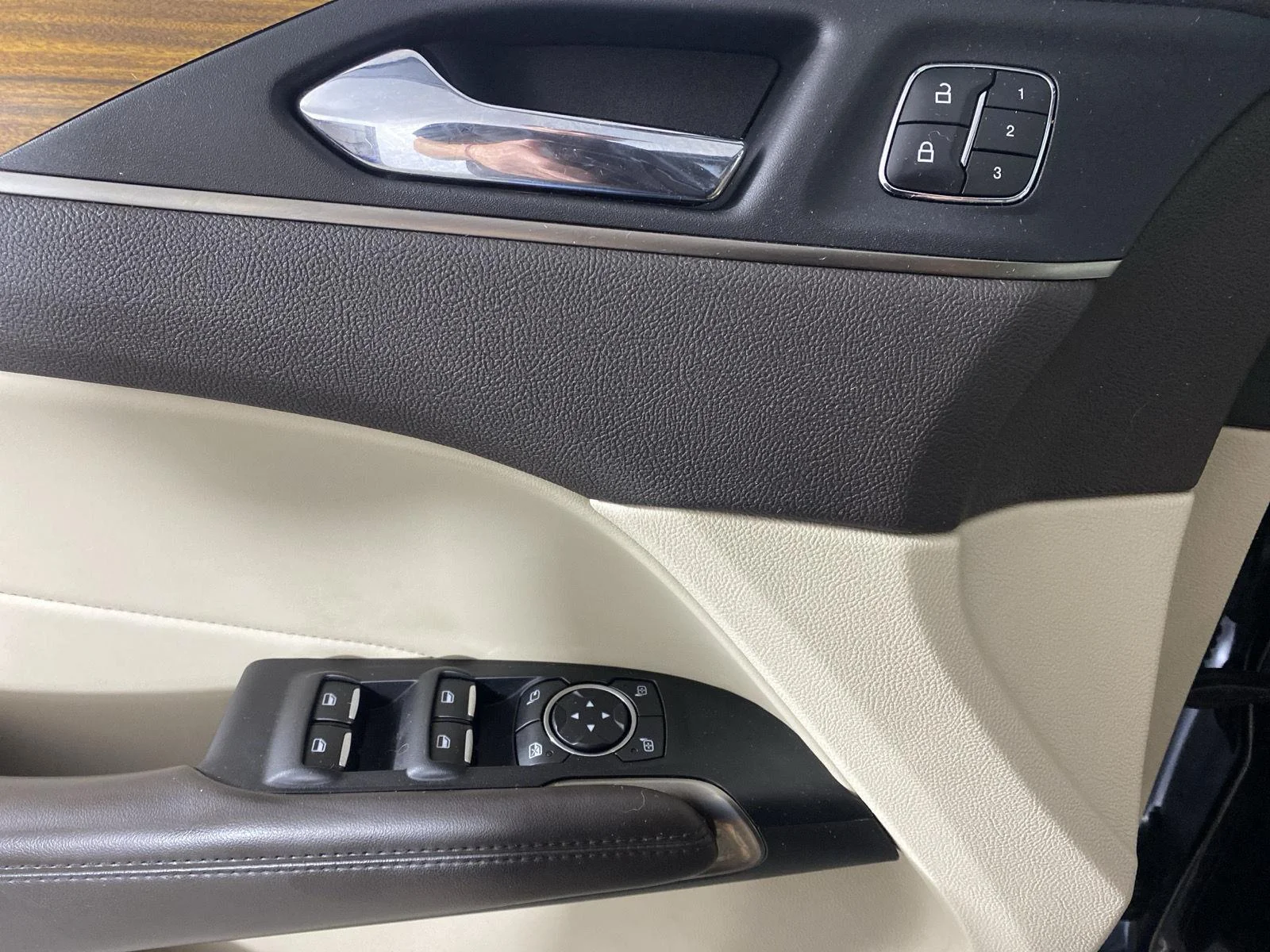Used 2019 Infinite Black Metallic Lincoln Select image 12