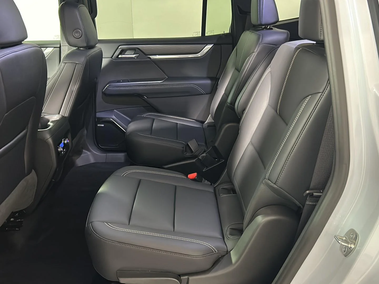 Used 2026 Glacier White Tricoat GMC AWD Elevation image 16
