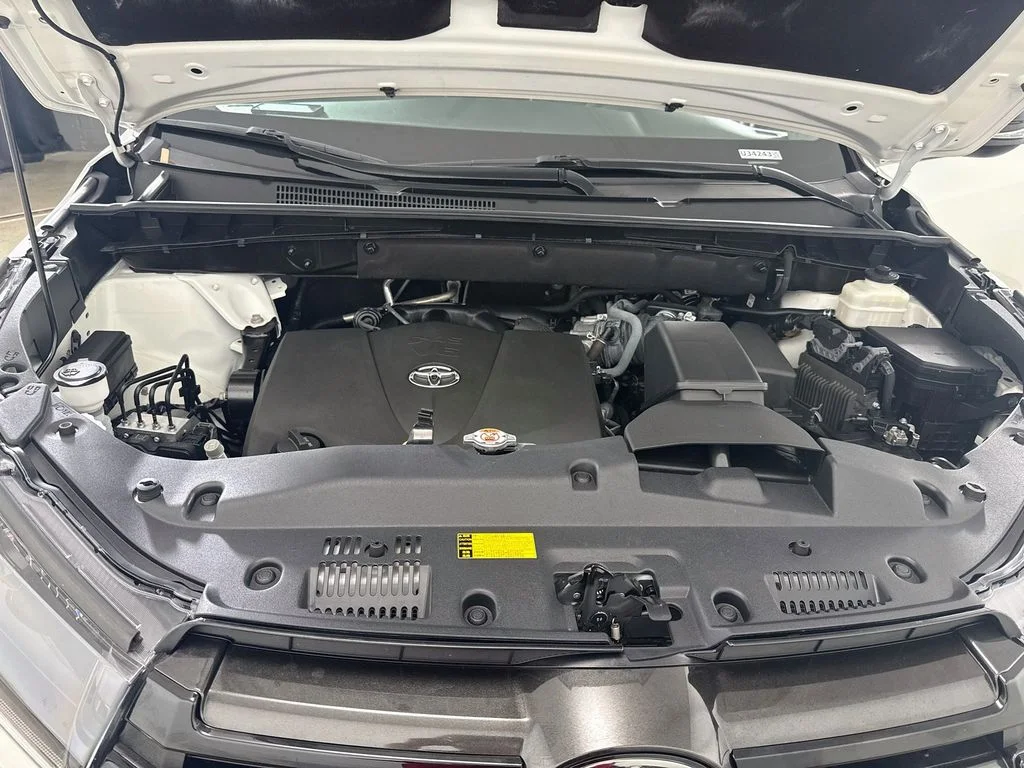 Used 2019 Blizzard Pearl Toyota SE image 29