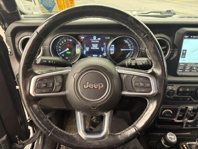 Used 2021 Granite Crystal Metallic Clearcoat Jeep Unlimited Sahara image 22