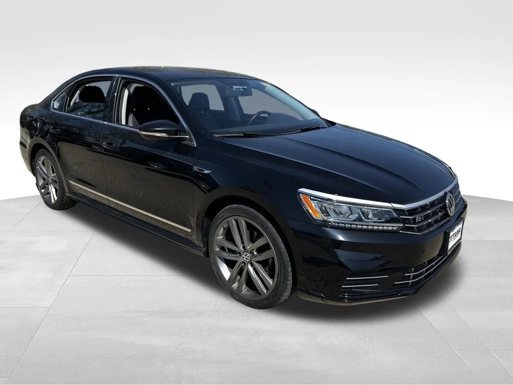 2017 Volkswagen Passat 1.8T R-Line w/ Comfort Pkg. Auto's photo