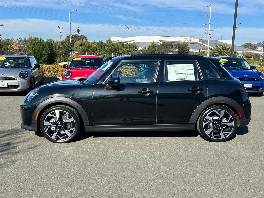 New 2026 Midnight Black II Metallic MINI Signature Plus image 2