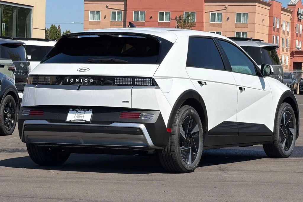 New 2026 White Hyundai SEL image 4