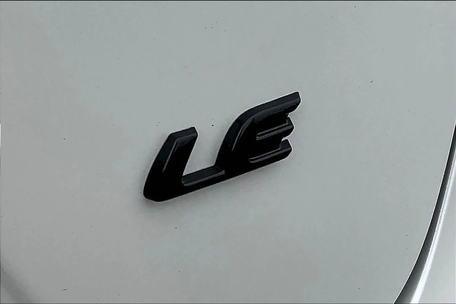 New 2027 Wind Chill Pearl Toyota LE image 15