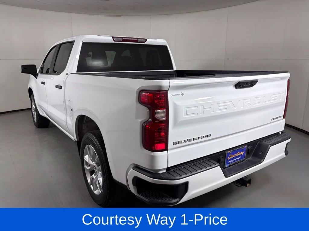 Used 2024 White Chevrolet Custom image 8
