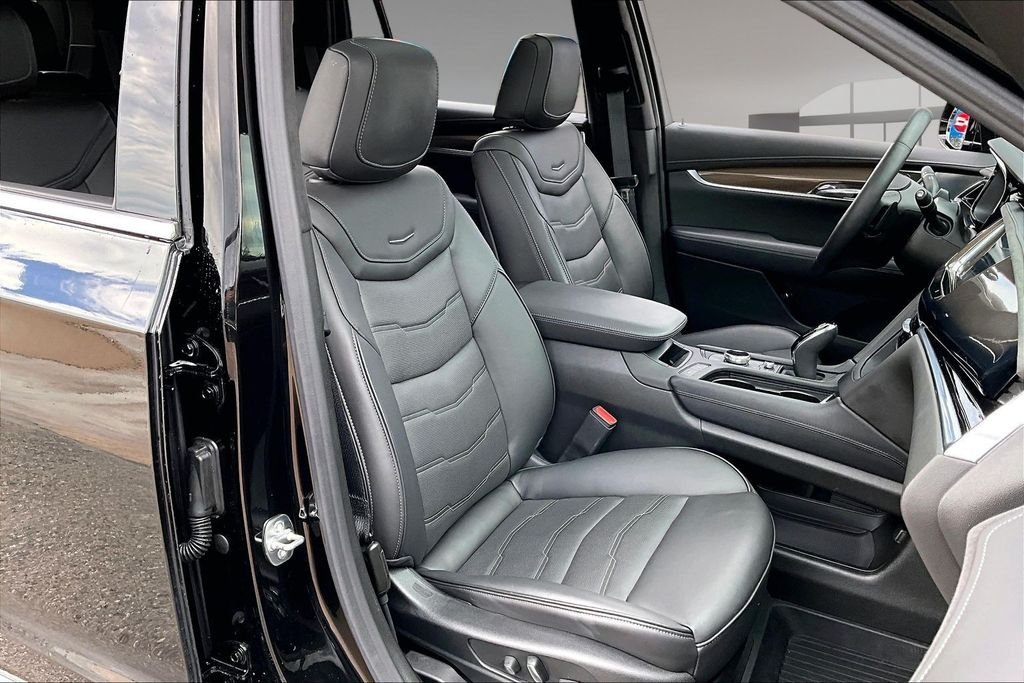 Used 2025 Black Cadillac Premium Luxury image 7