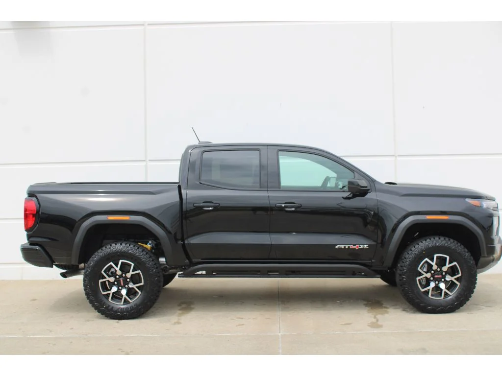 2025 GMC Canyon AT4 - Photo 11