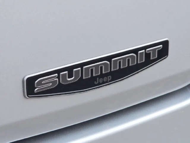 New 2026 Silver Zynith Jeep Summit Reserve image 32