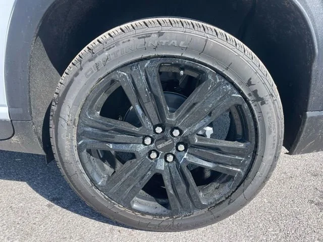 New 2026 Summit White GMC Elevation image 9