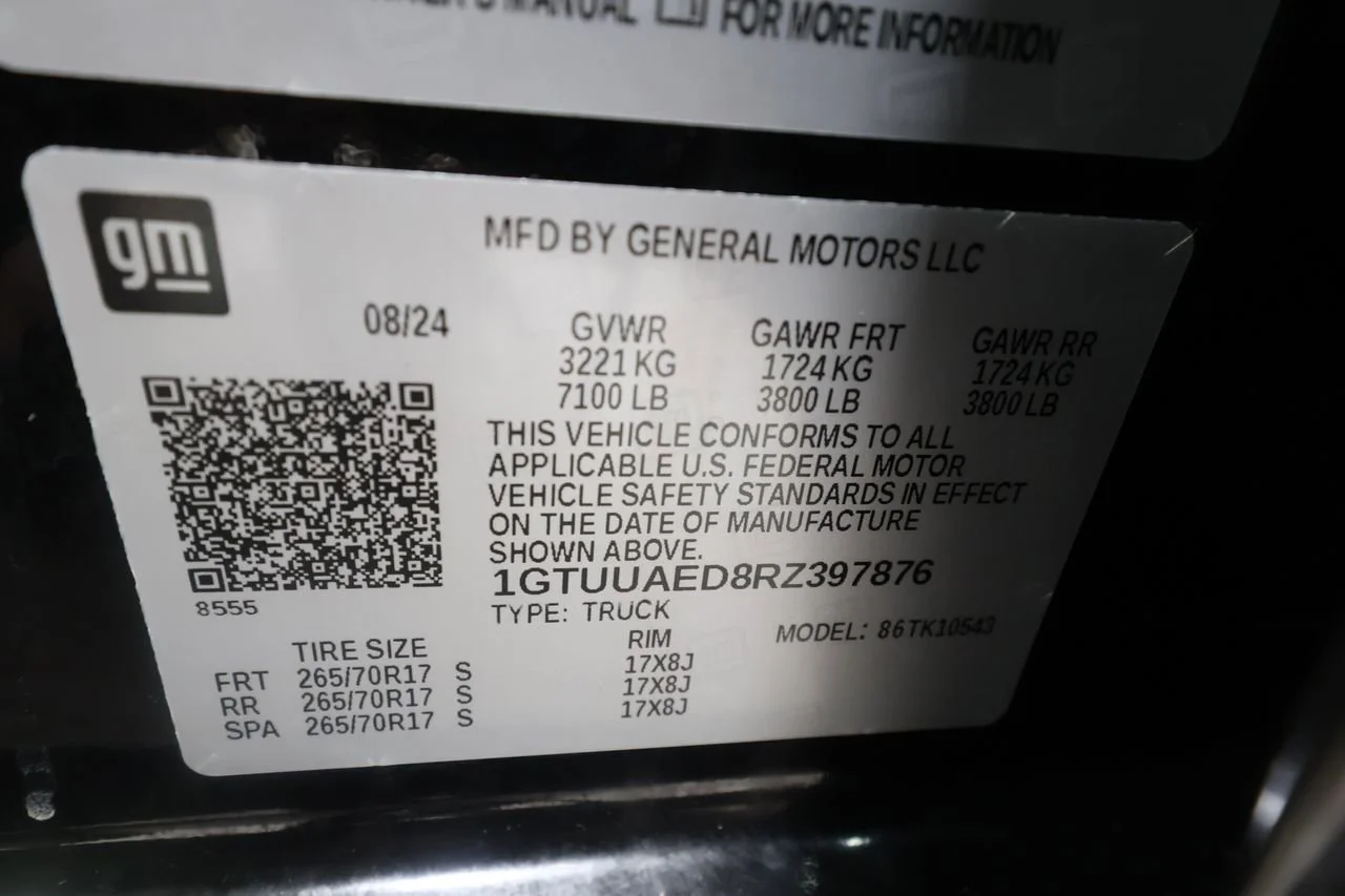 Used 2024 Onyx Black GMC Pro image 32