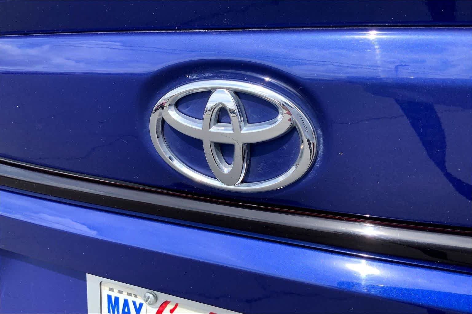 Used 2020 Blue Crush Metallic Toyota SE image 29
