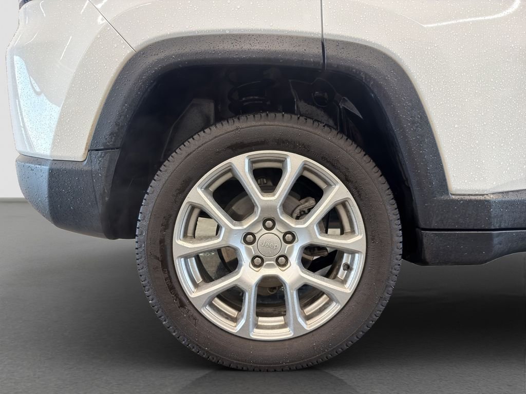 Used 2023 White Jeep Latitude Lux image 24